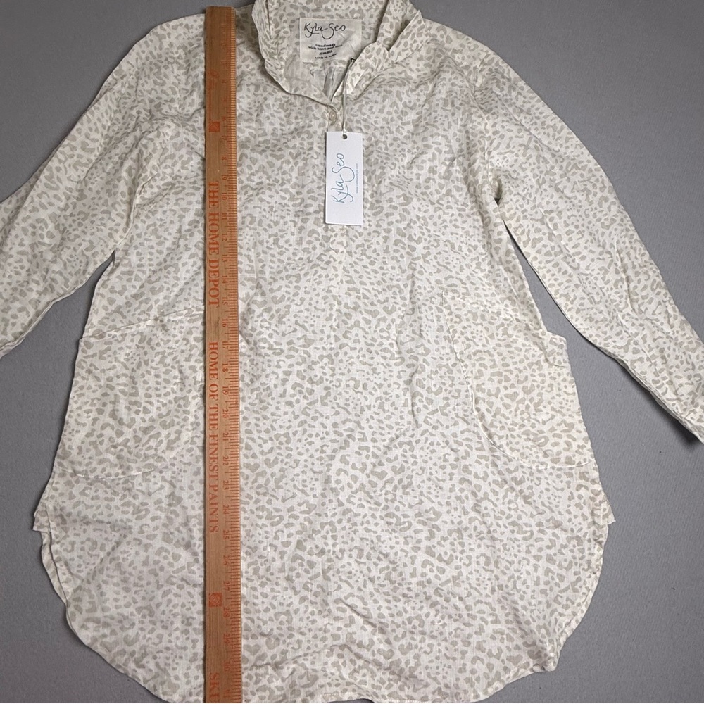 Kyla Seo Caite Layla Blouse Top Cheetah Animal Tunic Karyn Linen Sand Small NWT - Picture 8 of 9